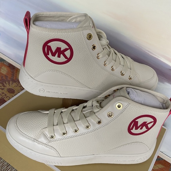 MICHAEL KORS SHEA MID HIGH TOP
FAUX LEATHER
49R4SHFE5L
ELECTRIC PINK
Sneakers - Picture 10 of 16